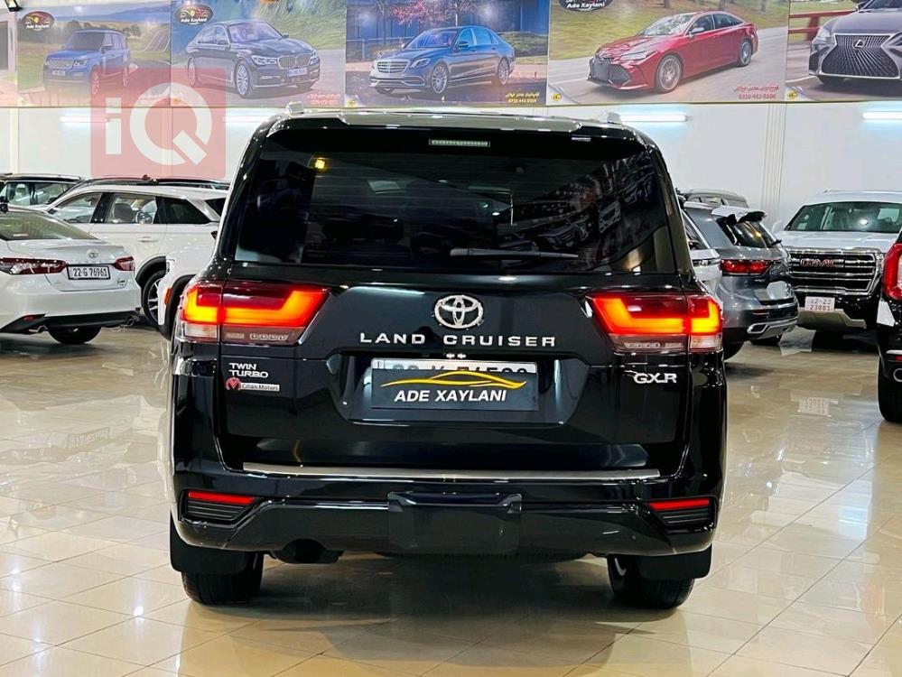 Toyota Land Cruiser